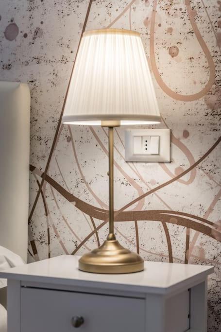 볼로냐 Sotto Le Due Torri 5* 아파트 외부 사진